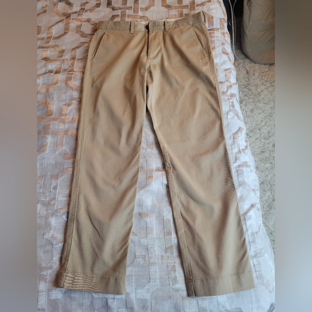 J Crew men's straight-fit flex khakhi pants. W32 L30